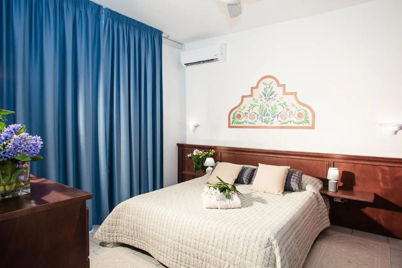 Residenza Dei Cavalleggeri San Vincenzo 3*,